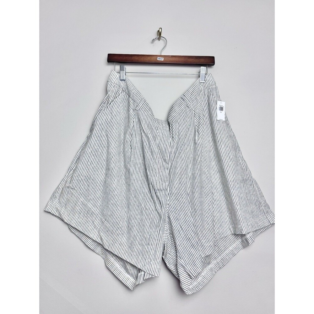 Old Navy Womens Pleated Bermuda Shorts Size 2XL Striped White Black Linen Blend